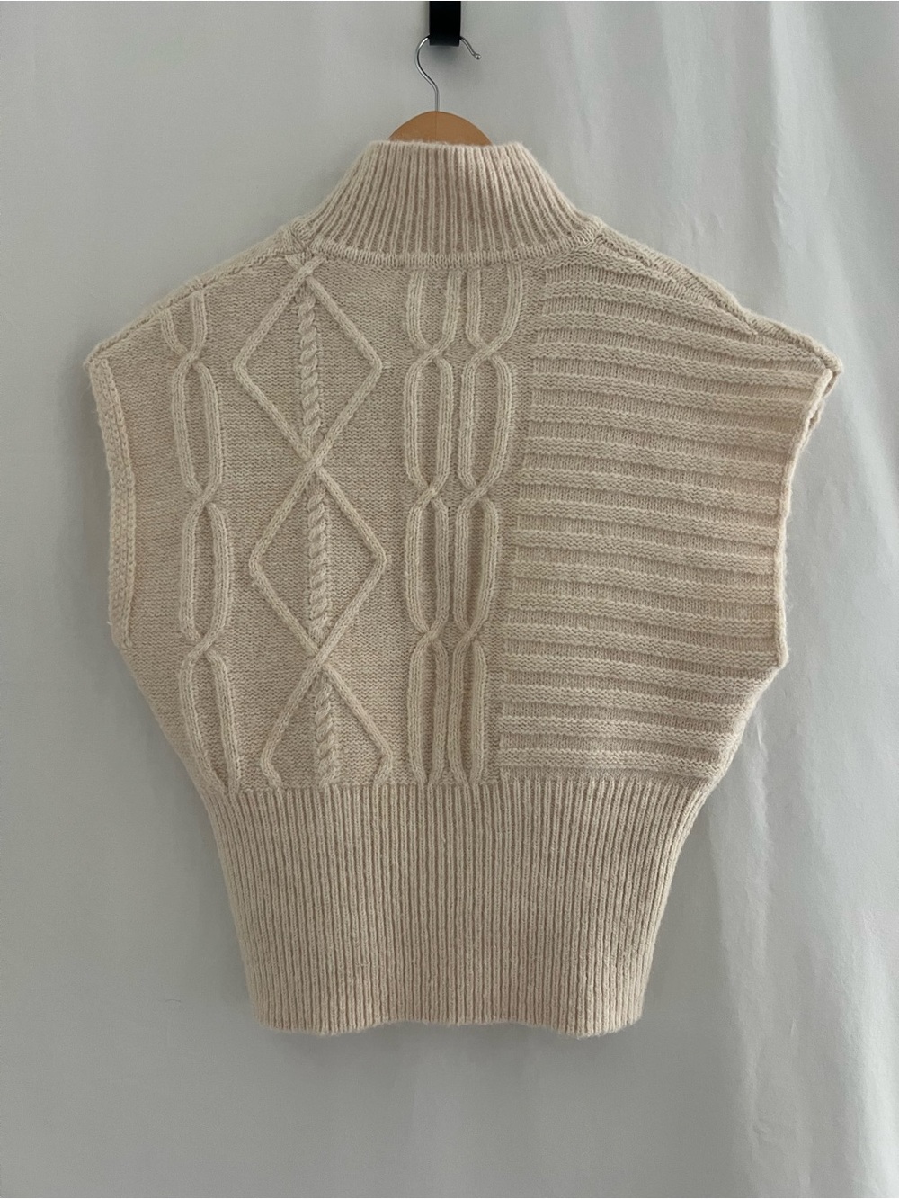 NEW Zara Cream Cable-Knit Sleeveless Mock Neck Sweater Medium - Picture 3 of 6